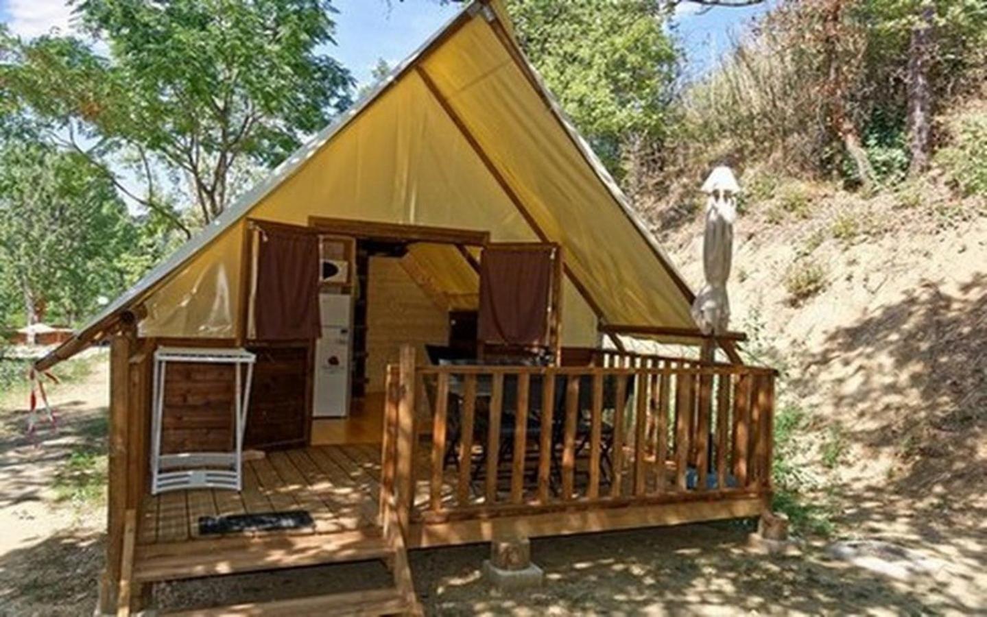 Camping Les Rives Du Lac De Vinca Exterior photo
