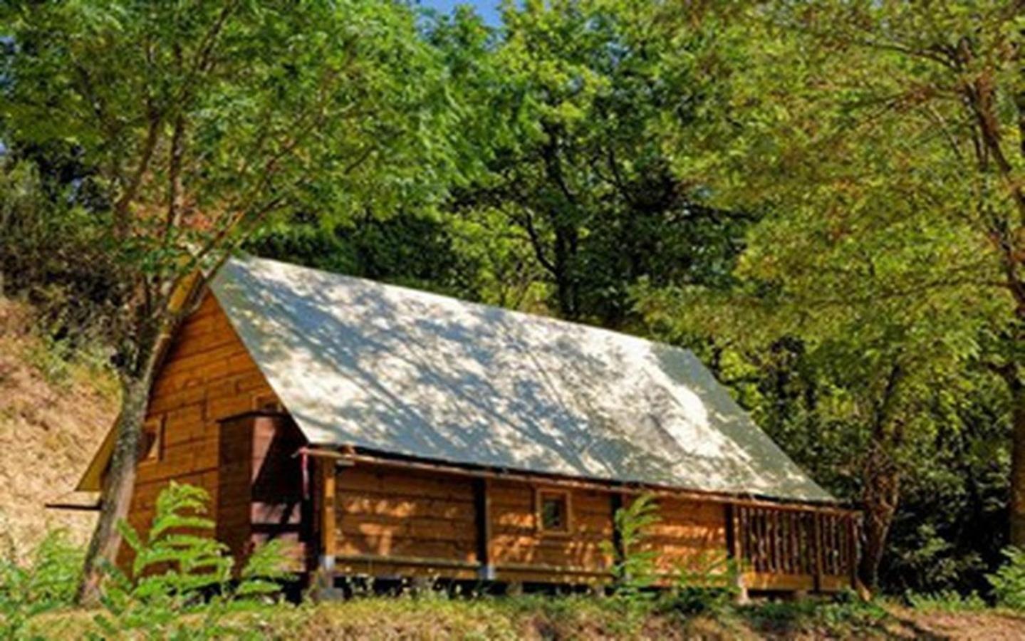 Camping Les Rives Du Lac De Vinca Exterior photo