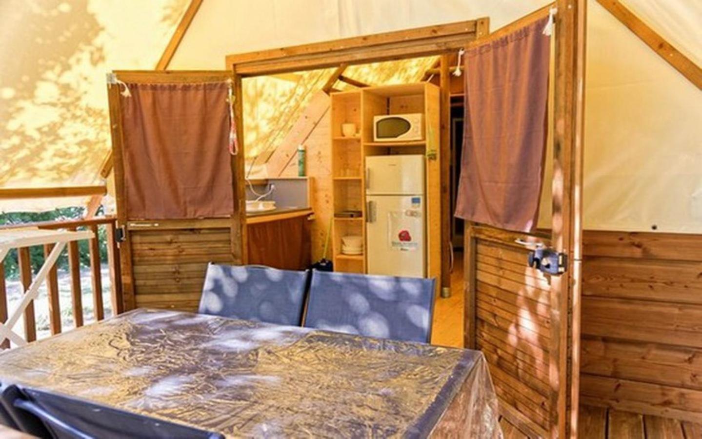 Camping Les Rives Du Lac De Vinca Exterior photo